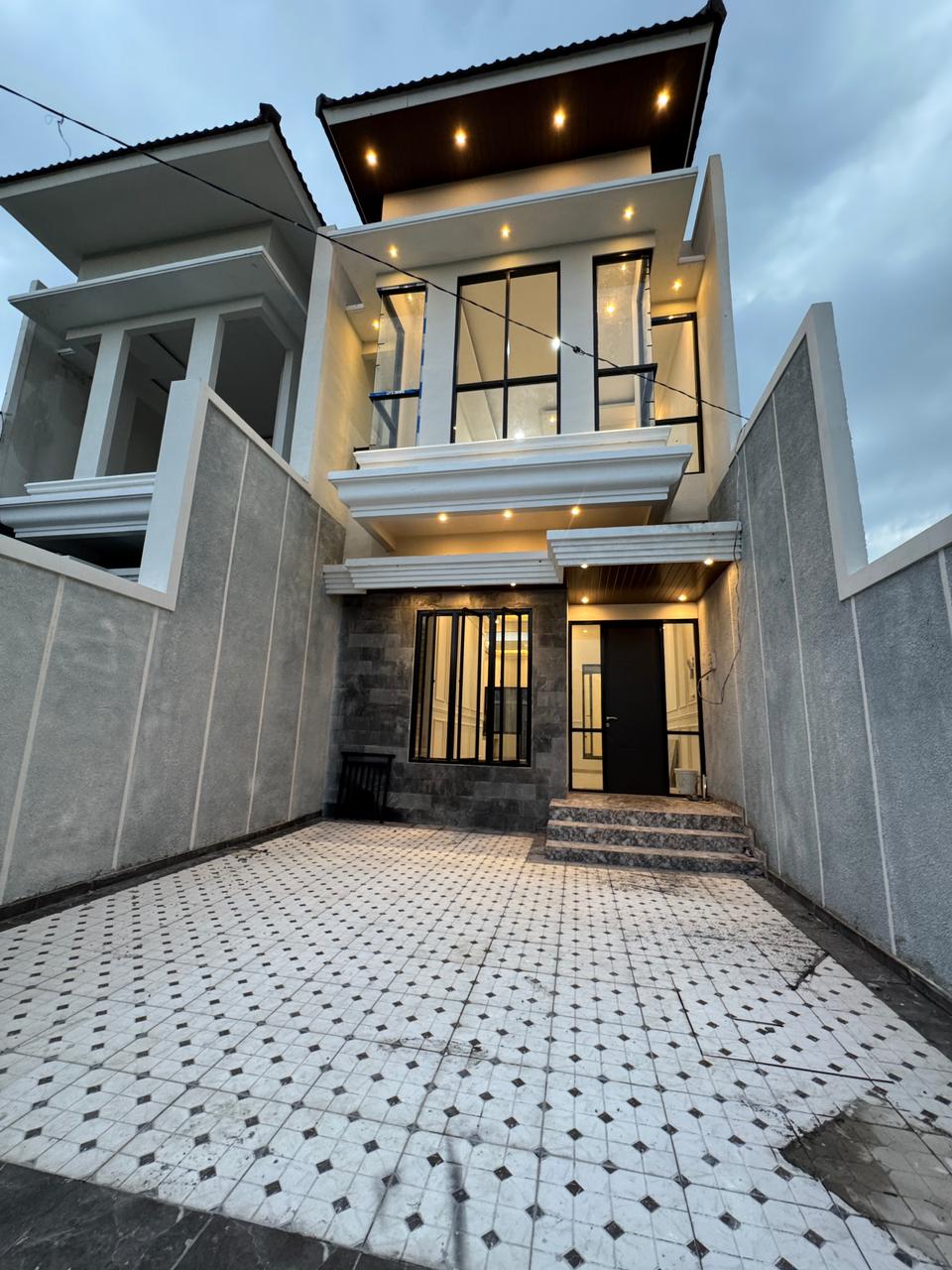 Rumah 2 Lantai stratagis dekat iph stikom ubaya superindo merr,  harga 1.3 m di greenlake wonorejo