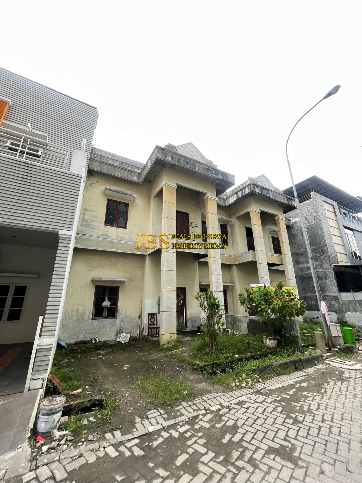 Dijual Murah! Rumah 2,5 Tingkat di Komplek Cemara Asri Medan (Tersedia Gandeng)