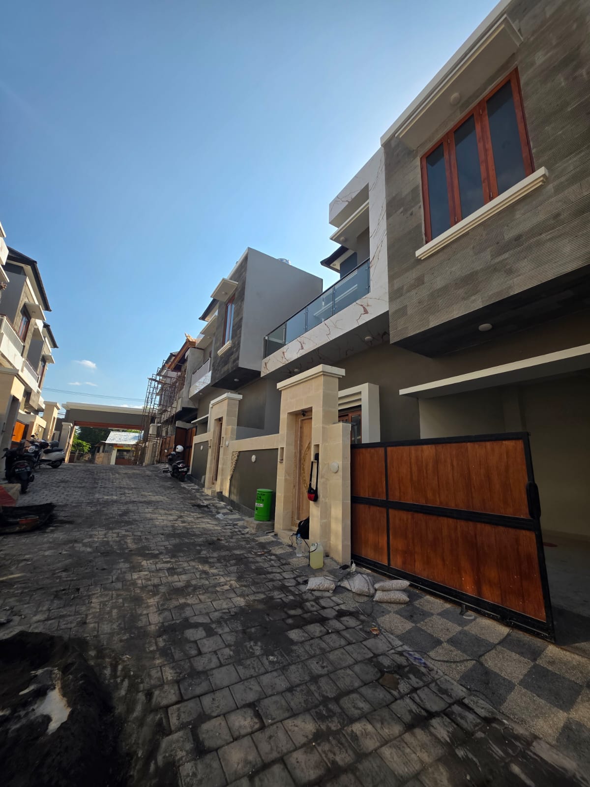 Dijual Rumah Baru 2 Lantai 4 Kamar Tidur – One Gate System, 10 Menit ke Pantai Sanur, Free Pajak & Balik Nama | PRPD539