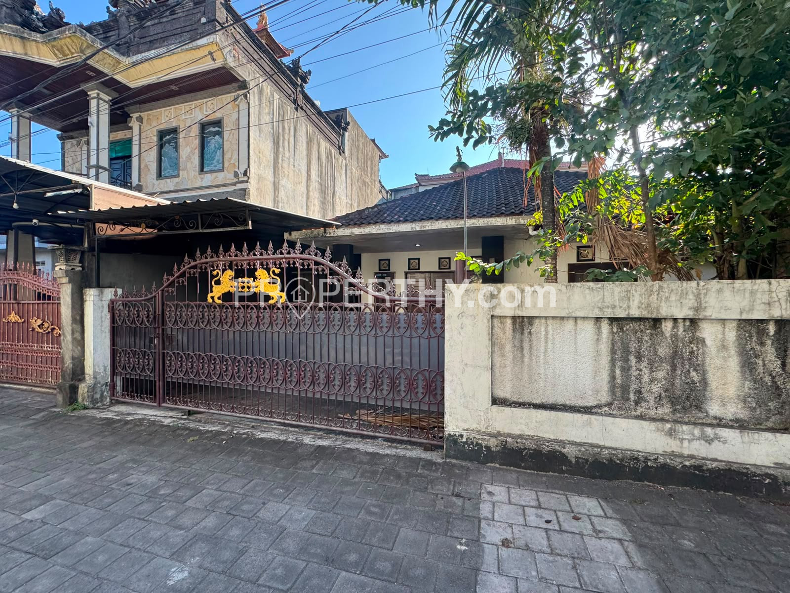 Dijual Rumah Siap Huni Luas Tanah 1,9 Are Dengan 4 Kamar Tidur - 5 Menit ke Warmadewa University & 10 Menit ke Mall Plaza Renon | PRPD535
