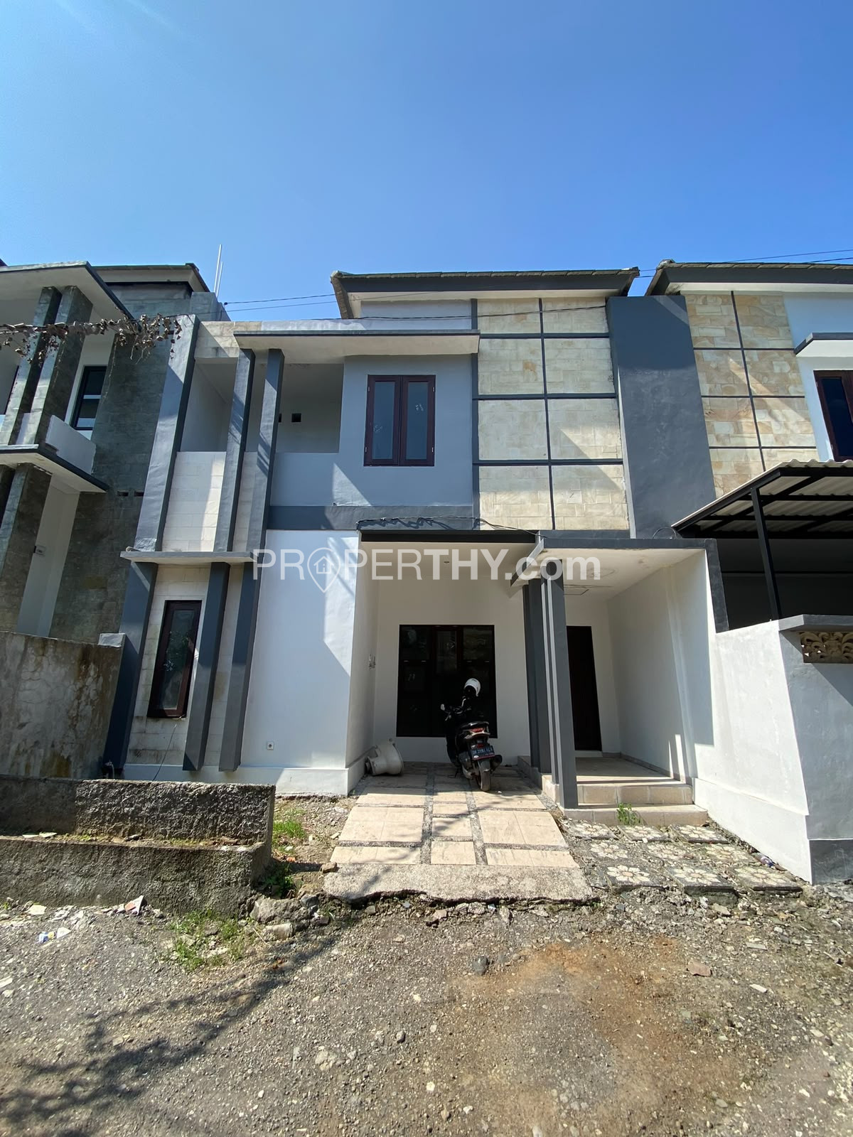 Dijual Rumah Siap Huni Luas Tanah 1 Are Dengan 4 Kamar Tidur Include Water Heater - 10 Menit ke Living World Mall  | PRPD564