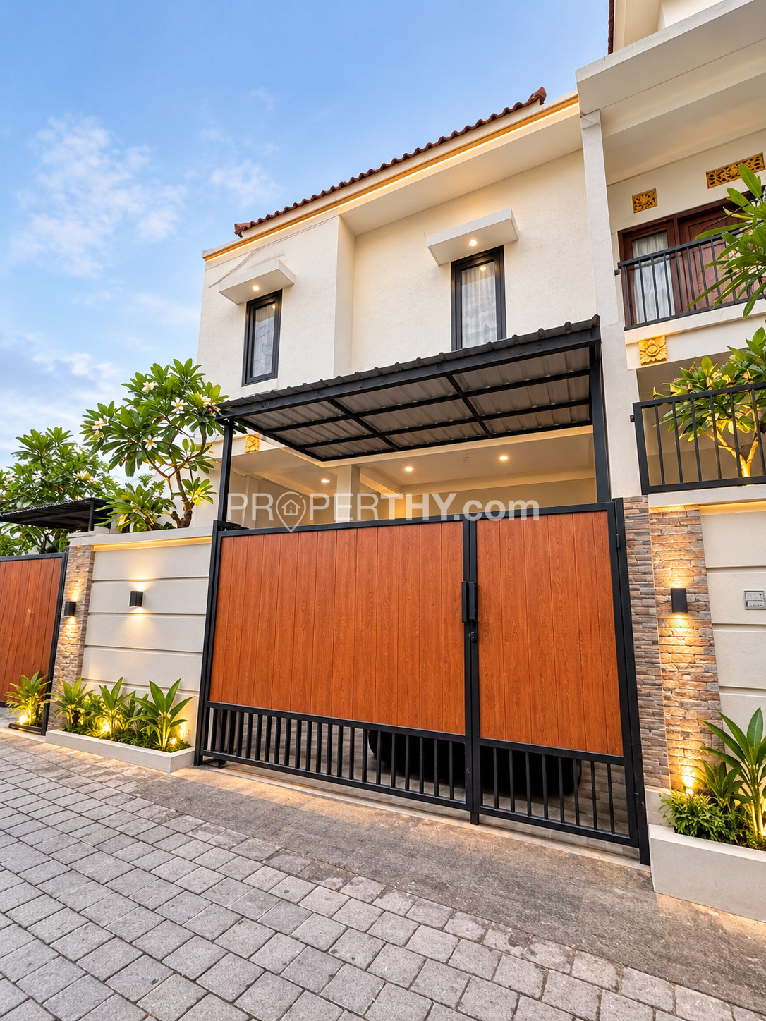 Rumah Brand New 2 Lantai Siap Huni Dengan 4 Kamar Tidur Carport Mobil Dan Motor - 5 Menit ke Plaza Renon | PRPD591