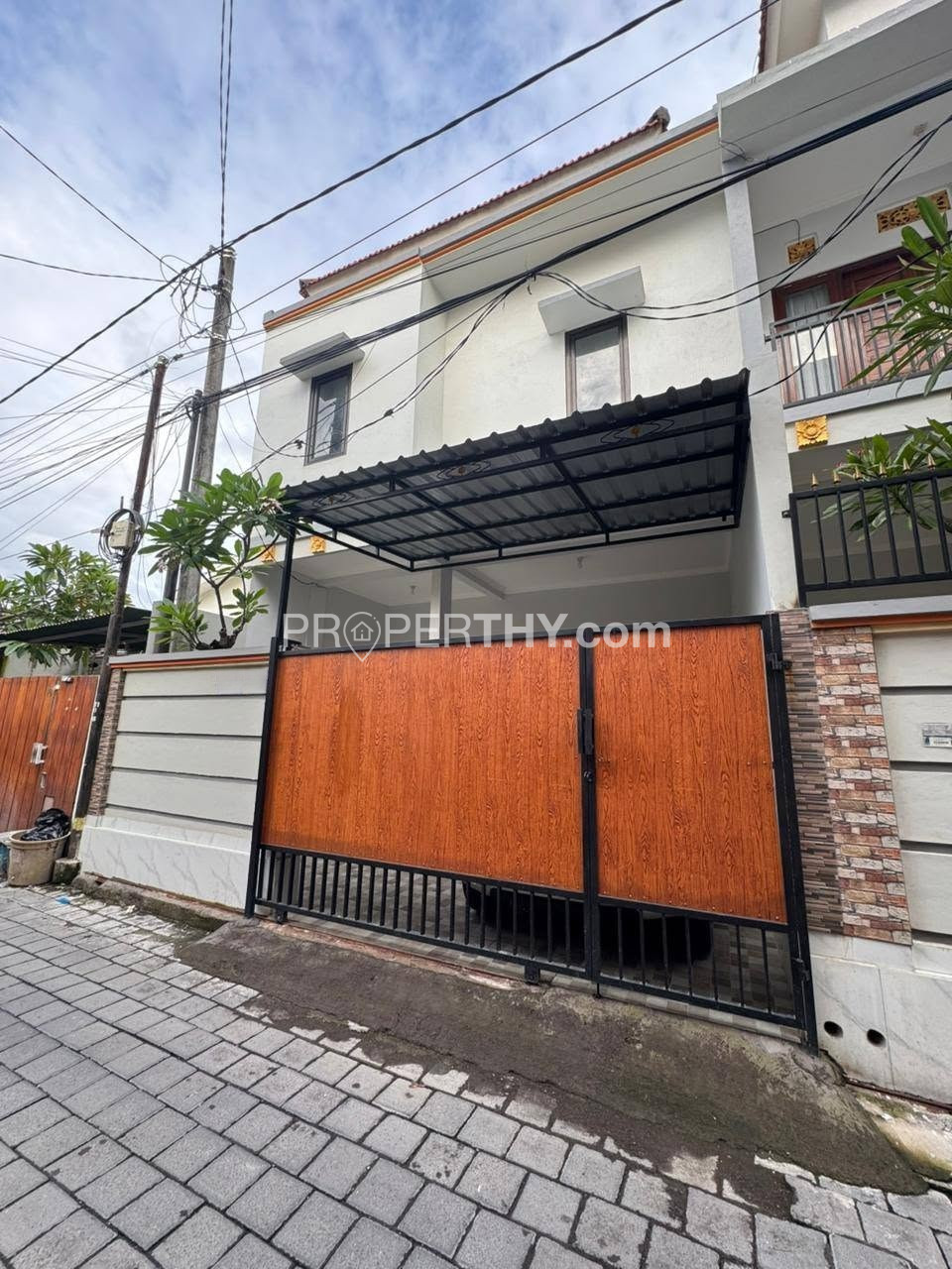 Rumah Brand New 2 Lantai Siap Huni Dengan 4 Kamar Tidur Carport Mobil Dan Motor - 5 Menit ke Plaza Renon | PRPD591