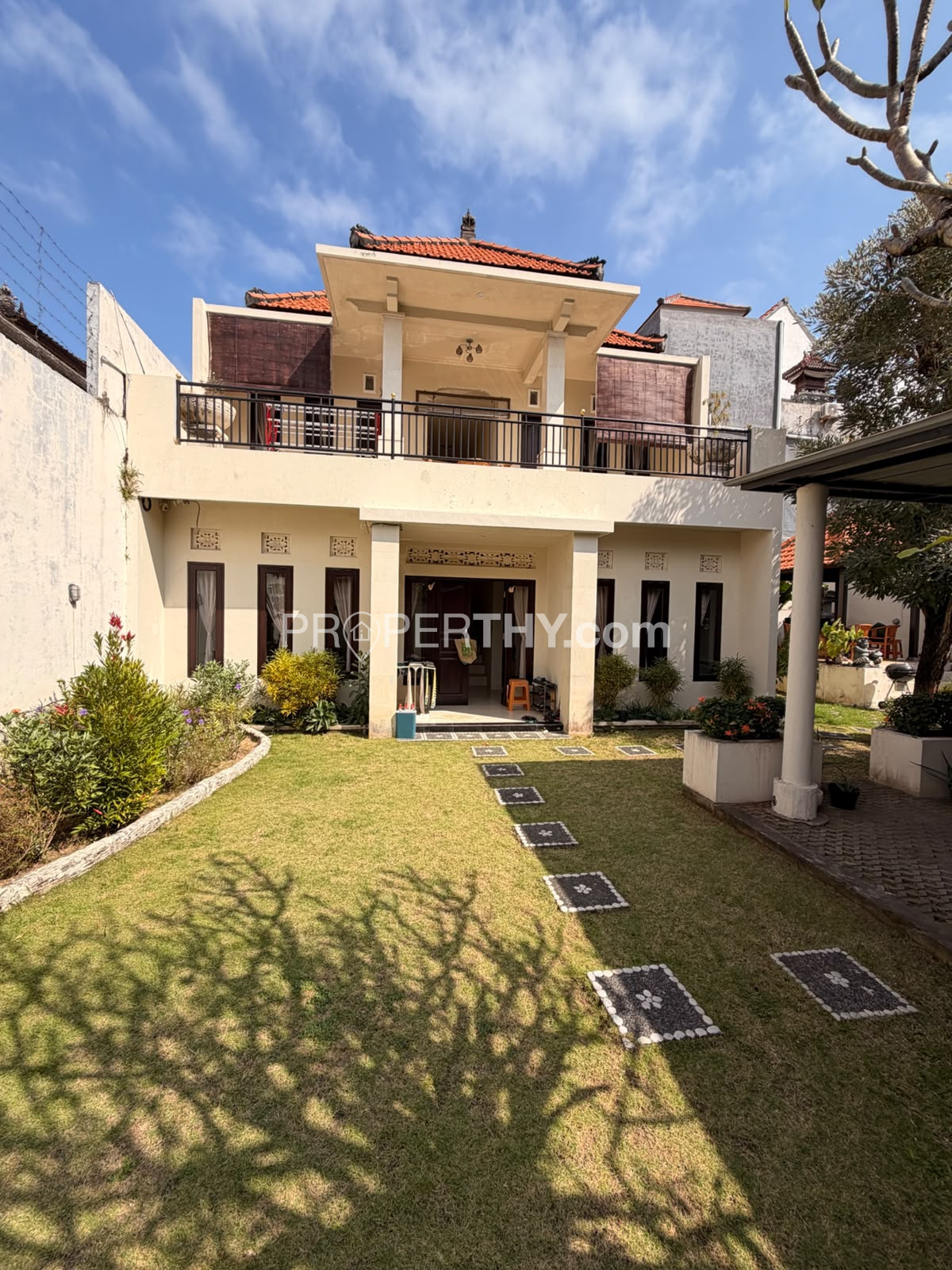 Dijual Villa 2 Lantai 3 Kamar di Sanur – Luas Tanah 3 Are, 7 Menit ke Pantai Mertasari & 10 Menit ke Icon Mall | PRPS68