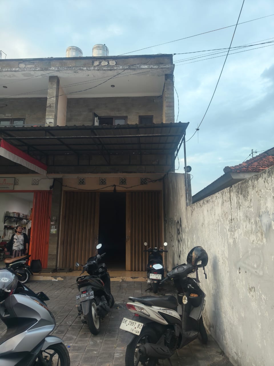 Ruko 3 Lantai di Jalan Suli Bisa Dijual atau Disewakan Lokasi Strategis