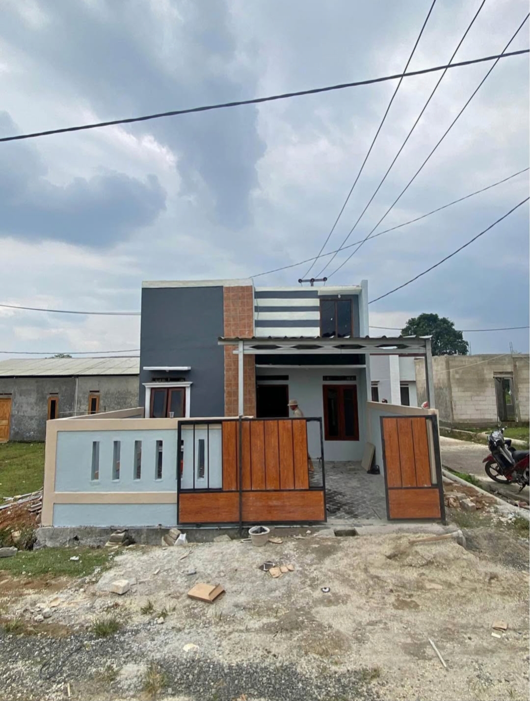 Rumah Dekat KRL Harga Ekonomis, Free Canopy & Pagar