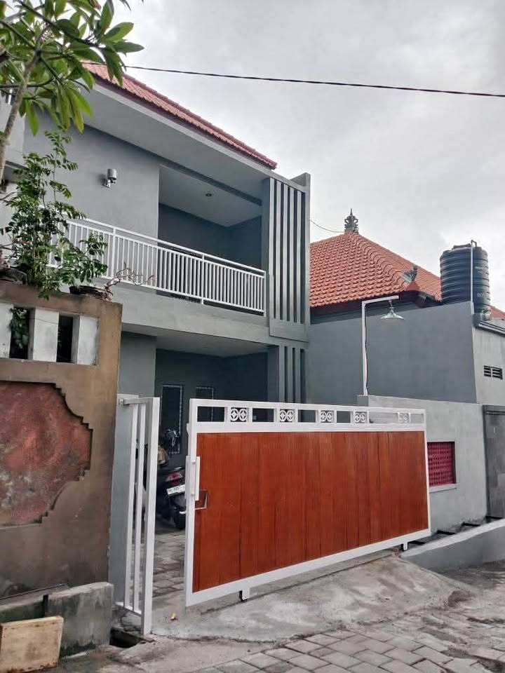 Rumah 2 Lantai Siap Huni di Kebo Iwa Utara 