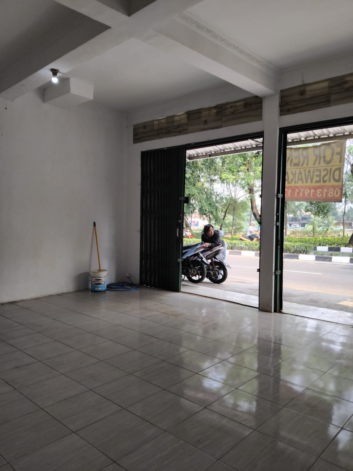 Disewakan Ruko Strategis di Duren Sawit, Jakarta Timur