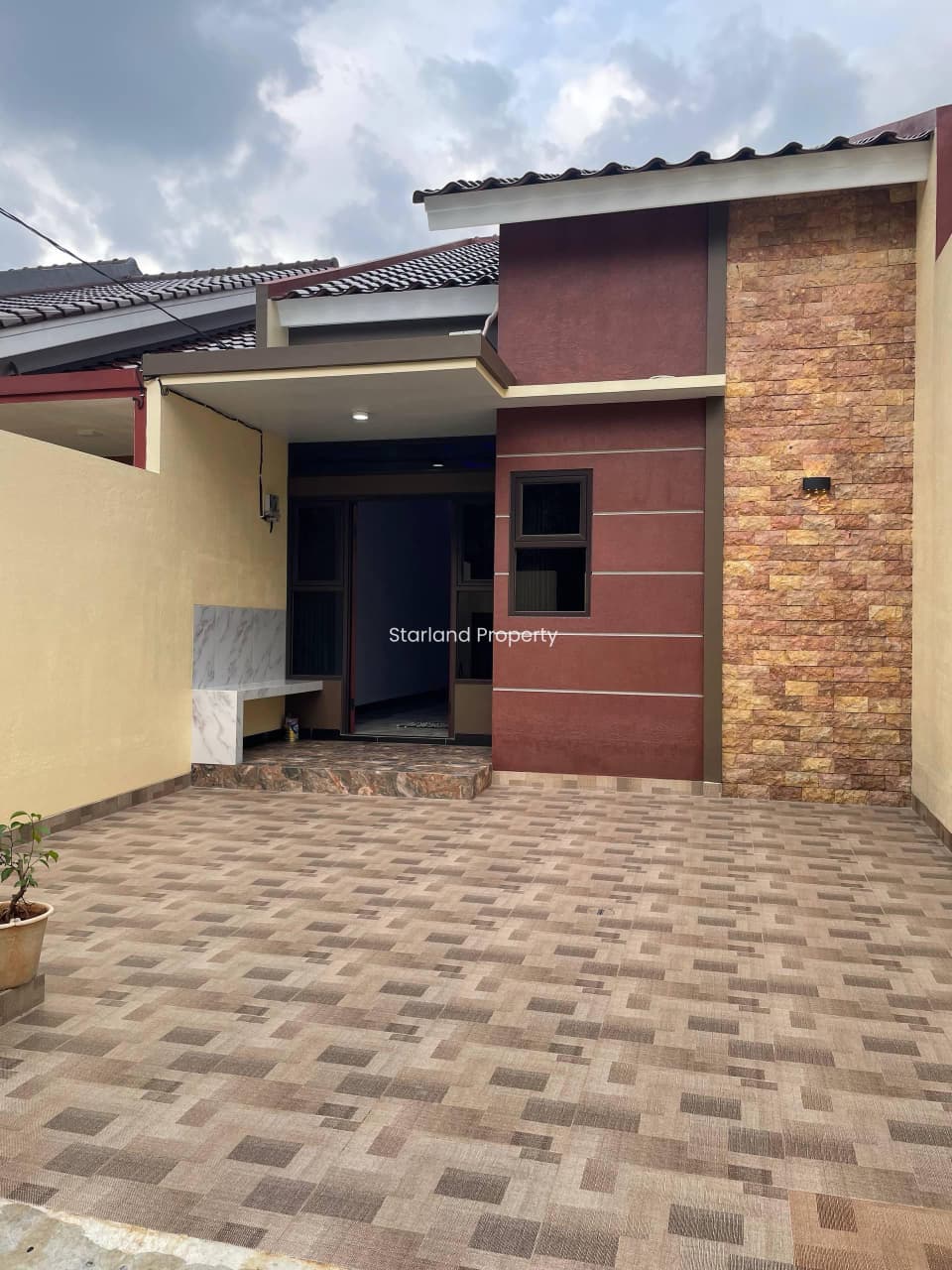 Rumah 1 lantai siap huni dalam komplek Japos Ciledug Tangerang 